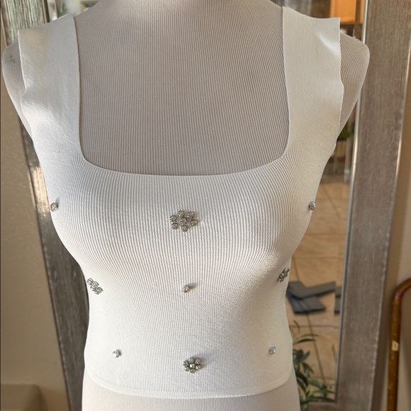 Elegant White Embellished Women's Blouse - Picture 2 of 5